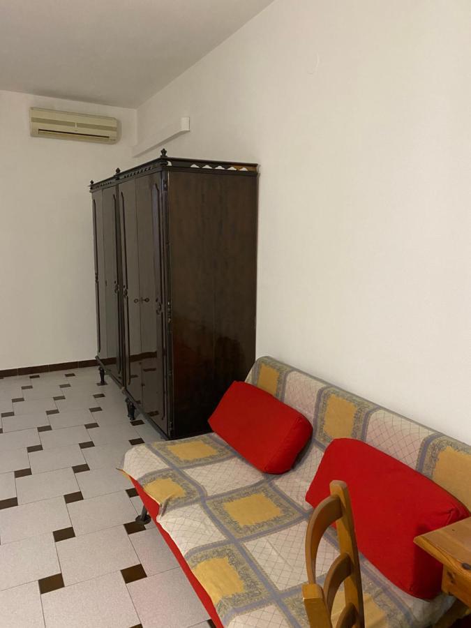 Casa Vacanze Gilli Hotel กาญารี ภายนอก รูปภาพ